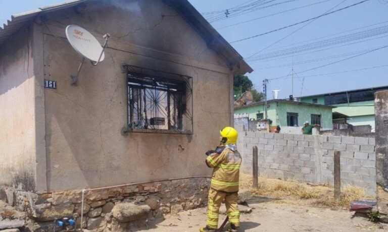 MG: idosa perde quase tudo em incêndio; filho teria ateado fogo na casa