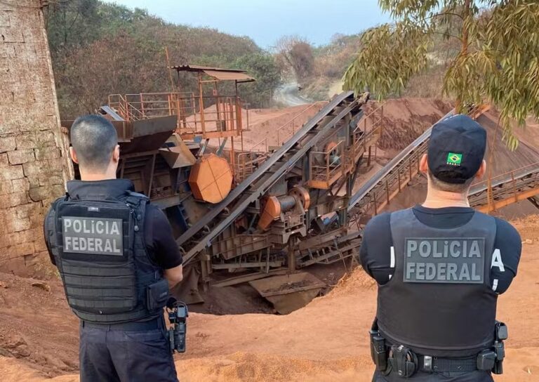 Polícia Federal cumpre 18 mandados de busca e apreensão em Itabira e cidades de Minas, focando na mineração ilegal