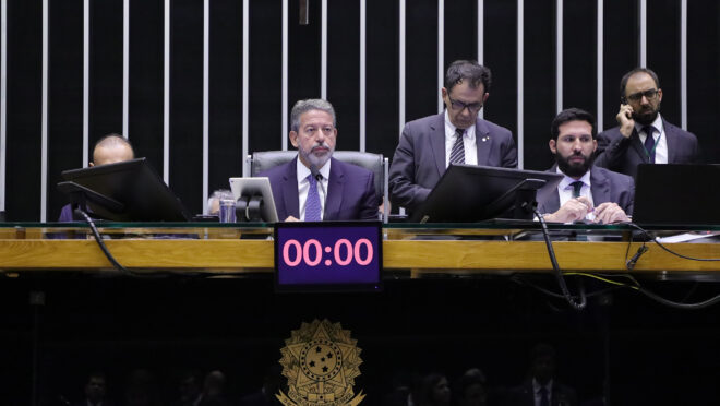 Câmara aprova PEC do pacote fiscal que restringe abono salarial