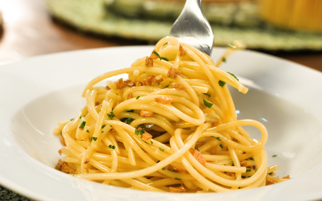 Receita Fácil Pontal FM: Macarrão ao alho e óleo simples