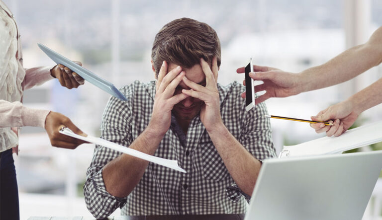 Empresas passam a ser responsáveis pela saúde mental no trabalho a partir de maio