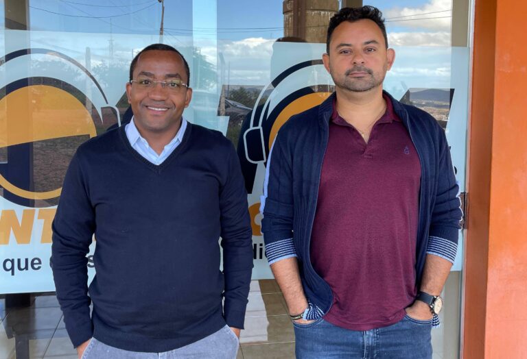 Servidor explica sobre atendimento da Ouvidoria Móvel do Estado, que acontece em Itabira nesta terça-feira