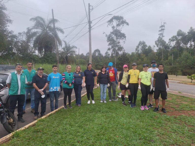 Rotary Clube de Itabira e parceiros realizam mutirão de limpeza em rodovia