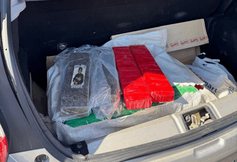 PF apreende 30 kg de maconha em porta-malas: ‘essa é da braba’