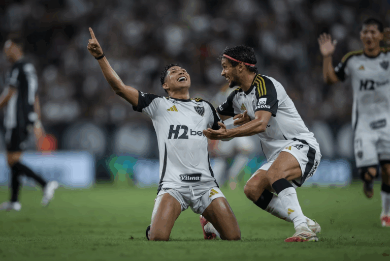 Rony tira golaço da cartola e Atlético vence o Ceará no Brasileirão