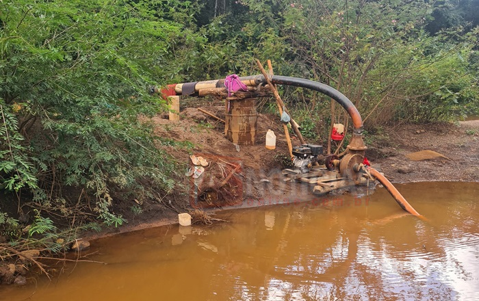 Polícia Ambiental interrompe garimpo ilegal nas margens do Rio Santa Bárbara em São Gonçalo do Rio Abaixo