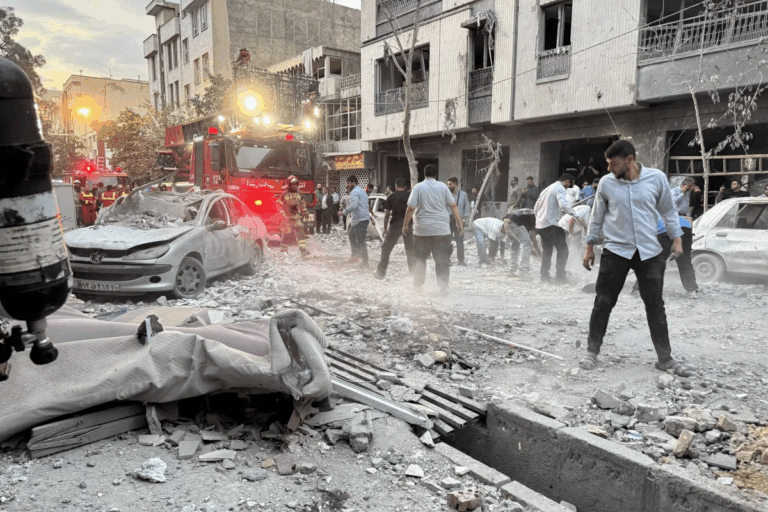 Iranianos pedem ‘morte a Israel e aos EUA’ após ataque israelense a instalações nucleares