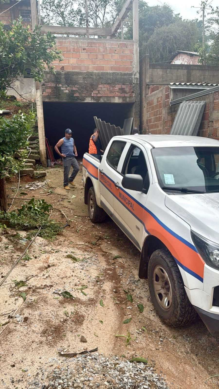 Após fortes chuvas, Prefeitura de Itabira mobiliza Defesa Civil e assistência às famílias atingidas
