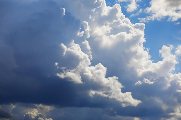 Segunda-feira tem previsão de chuva e tempo instável em Minas Gerais