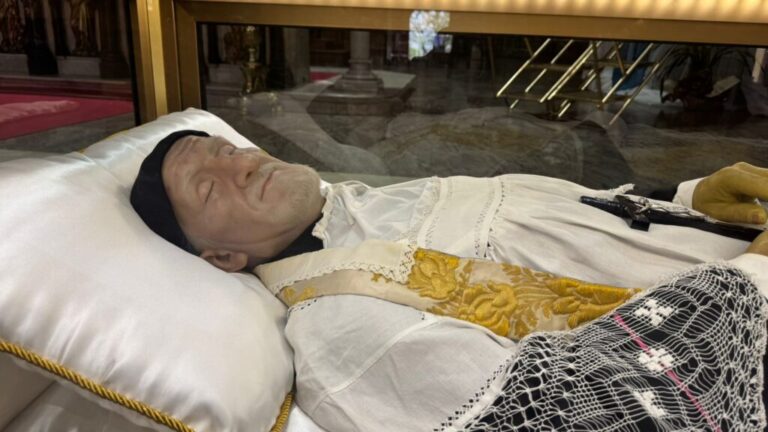 Relíquias de São Vicente de Paulo peregrinam pela Diocese de Itabira-Coronel Fabriciano entre 9 e 15 de março