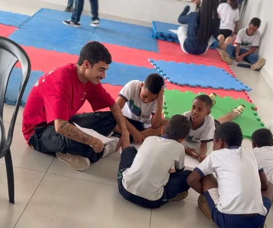 Thiago SKP transforma a realidade de jovens em Itabira com hip hop nas escolas