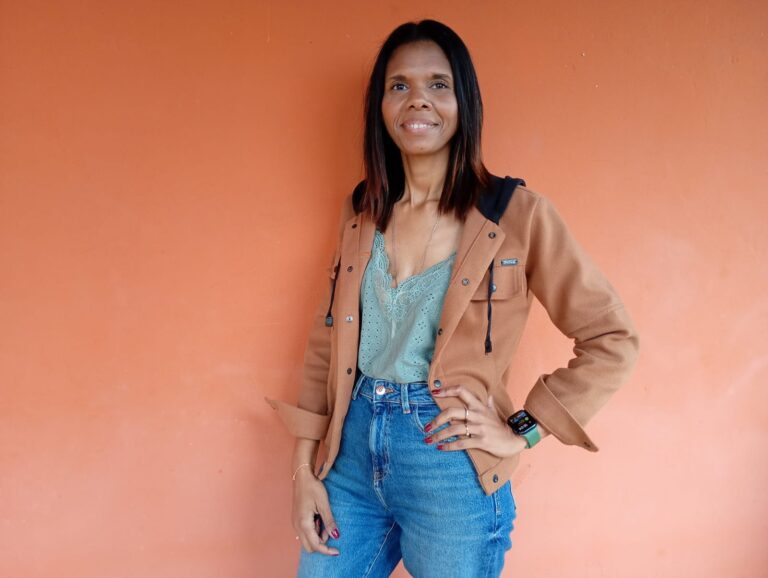 Nutricionista alerta para o perigo invisível das telas e das barganhas na hora da refeição infantil