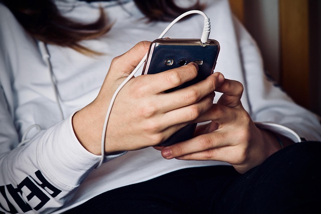 França aprova proibição de redes sociais para menores de 15 anos