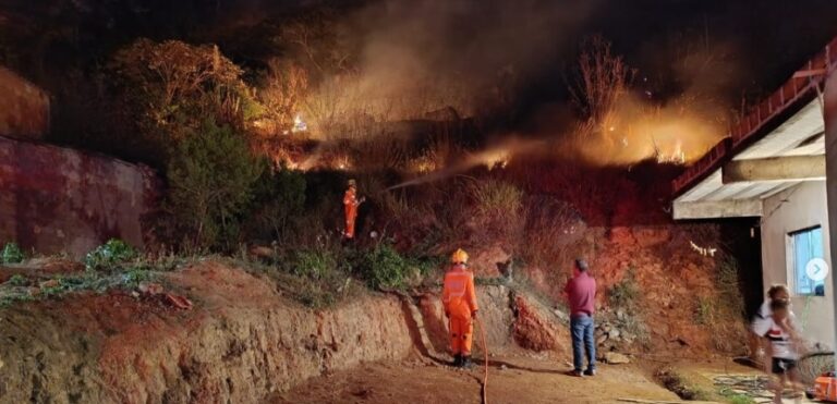 Após quatro horas de combate a fogo em matagal, bombeiros destacam alertas de segurança em João Monlevade