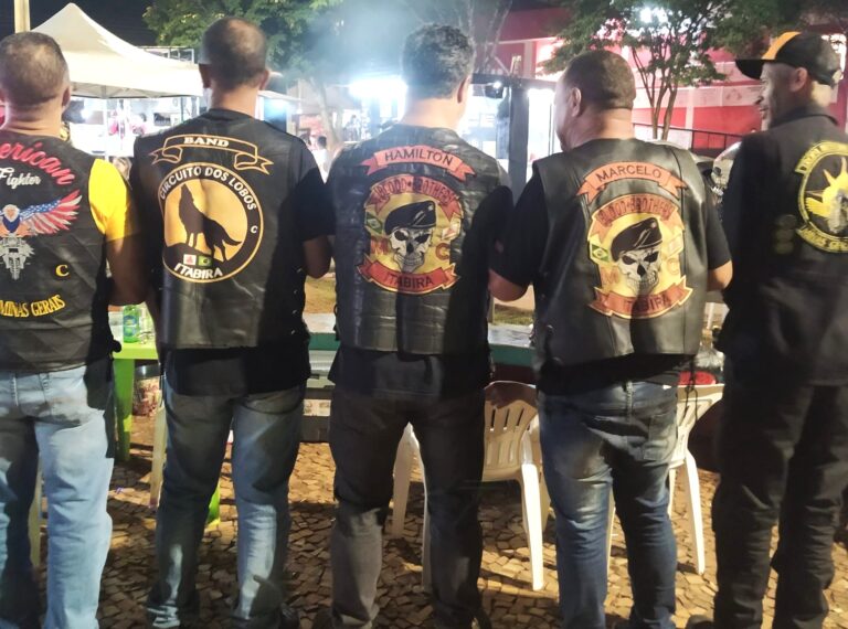 Desconstruindo o couro e a caveira: a humanidade e os símbolos por trás da cultura motociclista