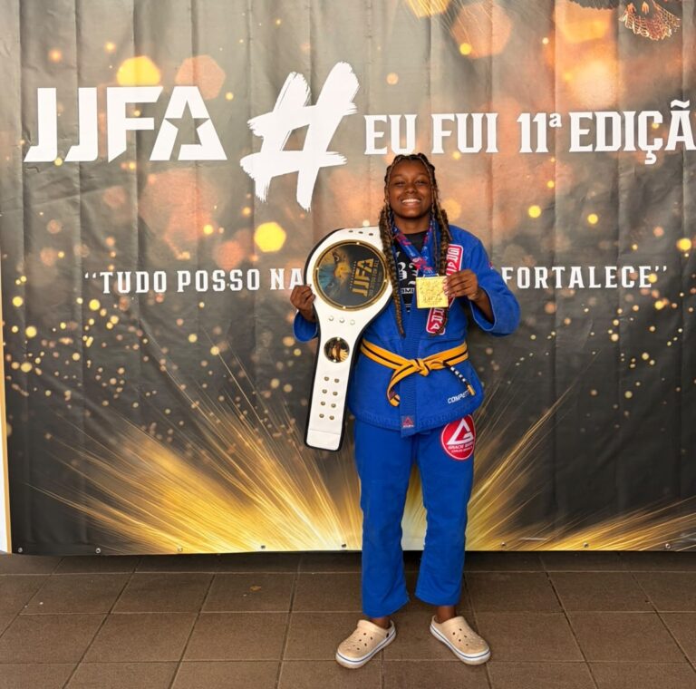 Juju Emiliano conquista cinturão e título de campeã no JJFA na capital mineira