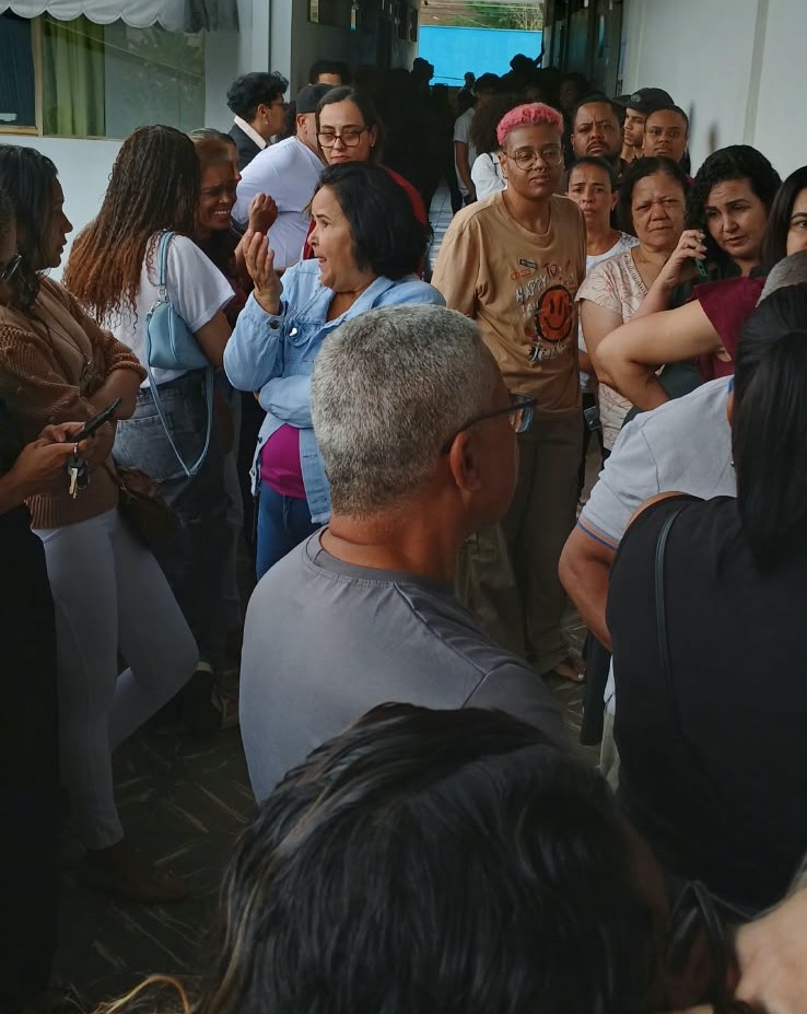 Grande movimentação no início da tarde na Escola Municipal Professora Antonina Moreira